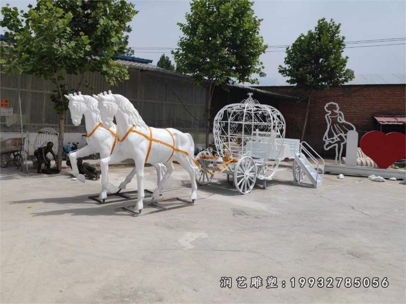 公园玻璃钢马车雕塑