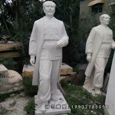 草坪白求恩石雕人物
