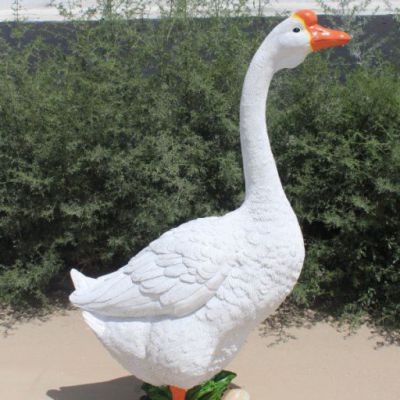 广场玻璃钢鹅雕塑