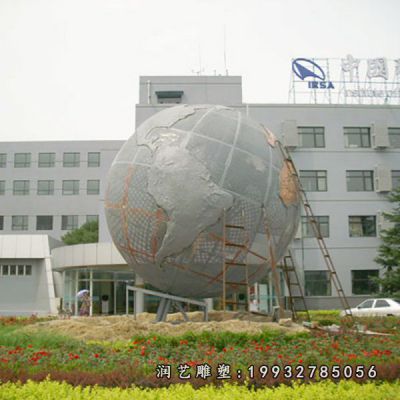 草坪不锈钢地球雕塑