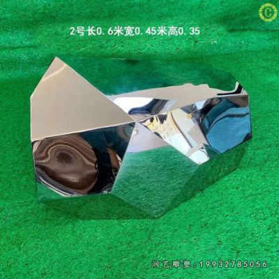 公寓不锈钢石头雕塑