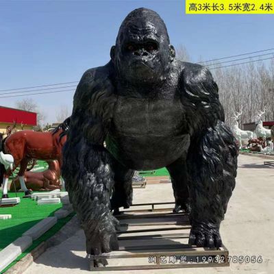 景区玻璃钢猩猩动物雕塑