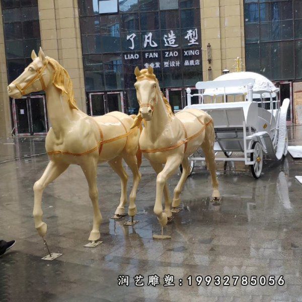 商业街玻璃钢马车雕塑