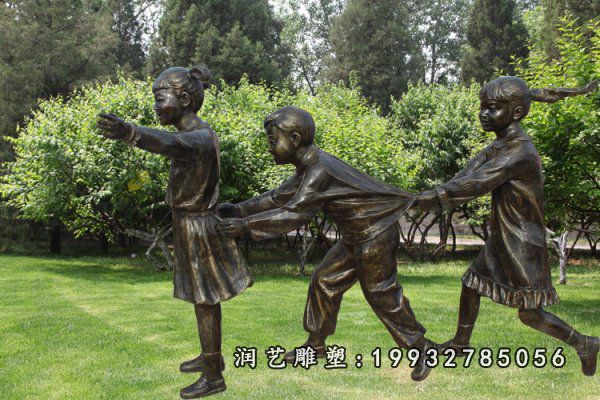 花园老鹰捉小鸡人物铜雕