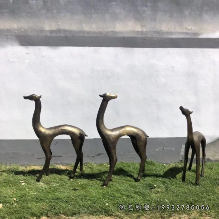公园羊动物铜雕
