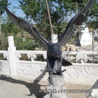 草坪老鹰动物石雕