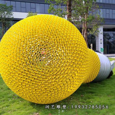 小区不锈钢灯泡景观雕塑