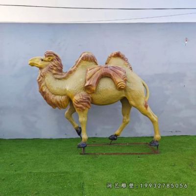 景区玻璃钢骆驼动物雕塑
