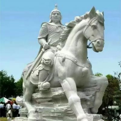 草坪骑马人物石雕