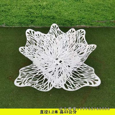 草坪不锈钢花雕塑